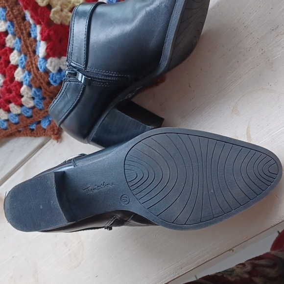 Tom McAn Leather Heeled Booties, Black,  NWOB, 7.5W - Picture 4 of 5